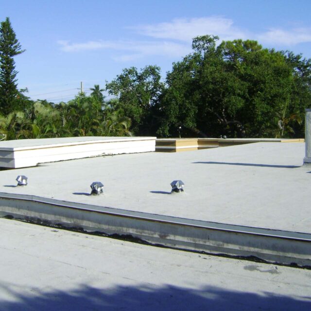https://www.rhiroofing.com/wp-content/uploads/2020/06/flat-roof-replacement-oakland-park-florida-640x640.jpg